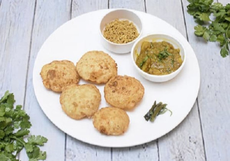 Klub Kachori Sabji