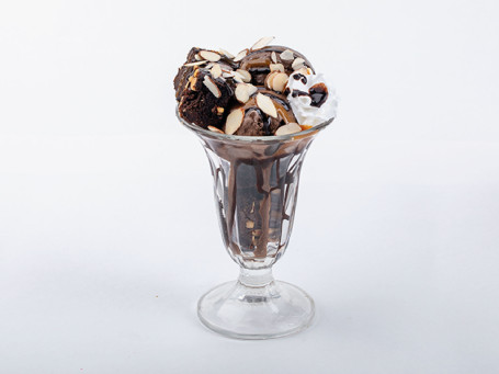 Gooey Fudgy Brownie Sundae