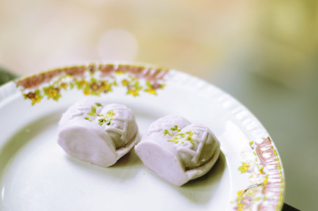 Black Currant Sandesh (2 Pcs)