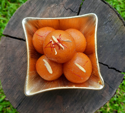 Kesariya Gulabjamun [Plate]