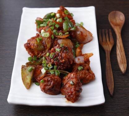 Chilli Chicken Dry Boneless-8Pcs)