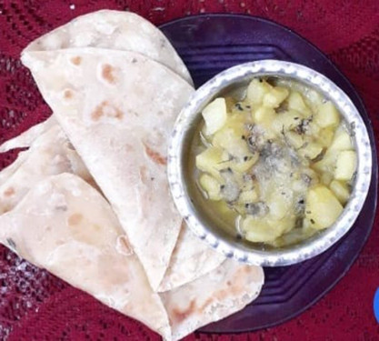 Aloo Paratha With Dahi Or Achar