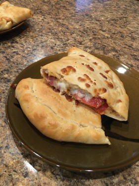 Pizza Calzone Salami