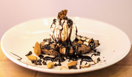 Nutty Nuts Choco Crime Waffle Sundae