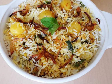 Aloo Paneer Biryani And Salad