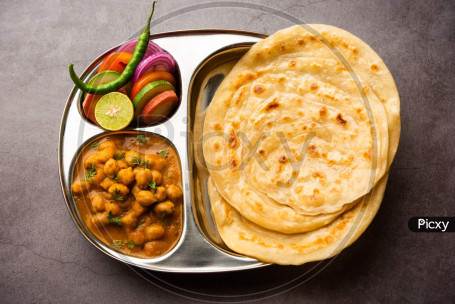 Lachha Paratha With Chana Masala (2 Pcs)