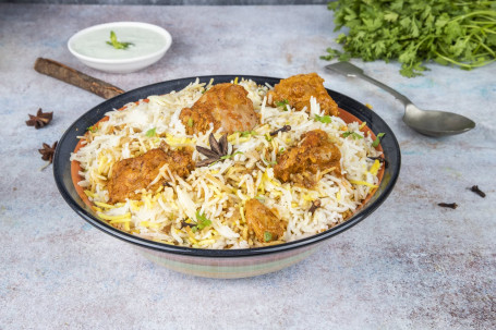 Lucknowi Kurczak Dum Biryani (Bez Kości) (1 Porcja)