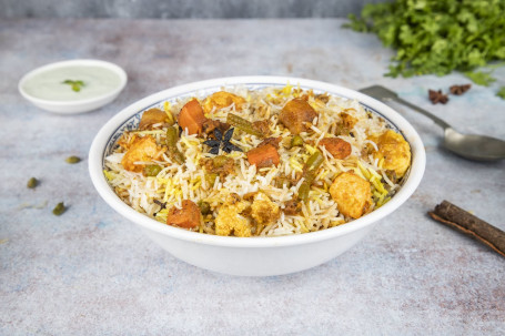 Lucknowi Veg Dum Biryani (1 Porcja)