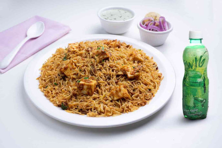 Hyderabadi Paneer Dum Biryani Zestaw Drinków