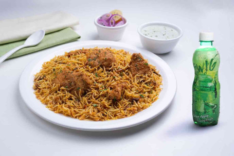 Mieszanka Napojów Z Kurczakiem Hyderabadi Dum Biryani