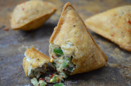 Cheese Chilli Samosa (3 Pcs)