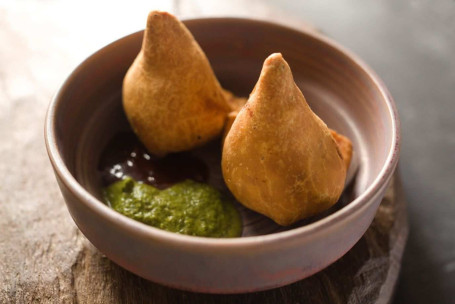 Punjabi Aloo Masala Samosa (2 Pcs)