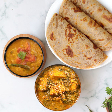 Kurczak Lasooni Methi, Żółta Dal Tadka, Paratha Thali