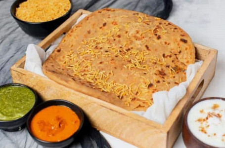 Bhujia Pyaz Paratha