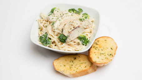 Kurczak Brokuły Fettuccini Alfredo