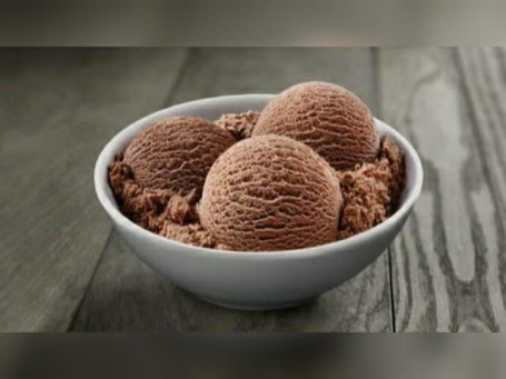 Chocolate Ice Cream Triple Scoops)