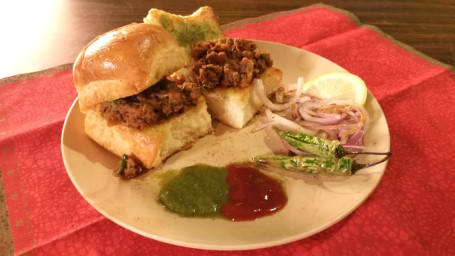 Mutton Keema Masala With Pav