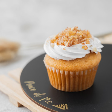 Vanilla Caramel Crunch Cupcake