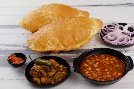 Chhole Bhature (Gangour Sp.