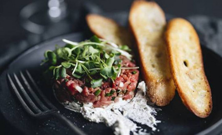 Tartare De Bœuf (Entrée) Beef Tartar (Appetizer