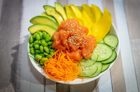 Łosoś Poke Bowl