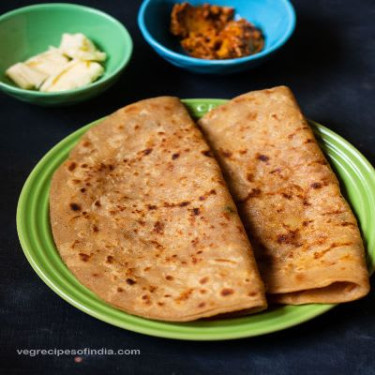 Tawa Paneer Paratha With Butter