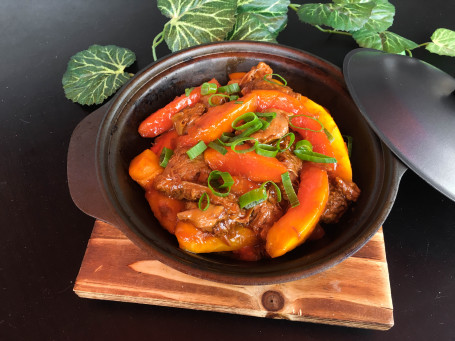 Beef Brisket With Papaya In Claypot