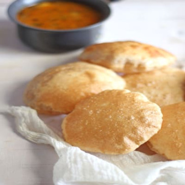 Atta Poori (5 Pcs) Chana Masala