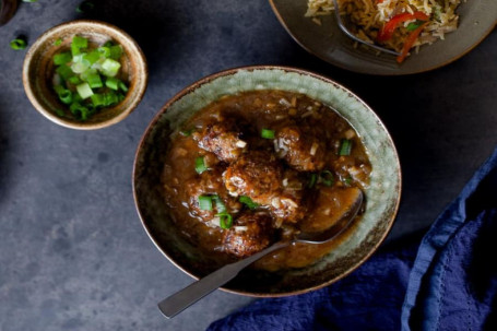 Veg Manchurian Balls In Hot Garlic Sauce