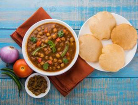 Chola Puri With Masala Aloo [4Pieces]