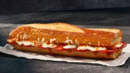 Nowy Pepperoni Mozzarella Melt - Bagietka Zapieciona