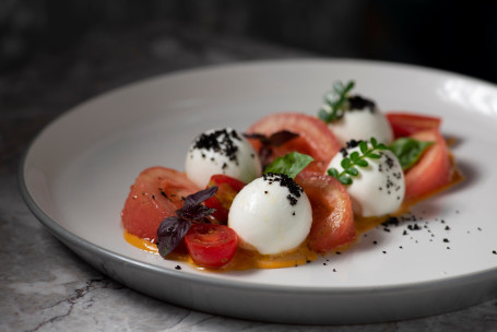 Buffalo Cheese Tomato Salad 