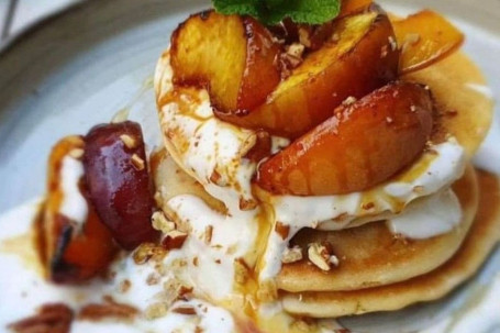 Sticky Peaches Pancakes