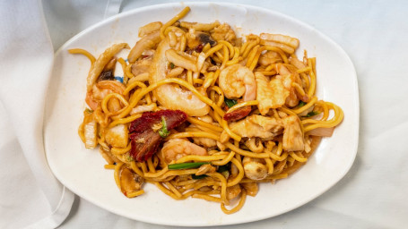 43. House Special Lo Mein (Shrimp, Chicken Pork) Běn Lóu Lāo Miàn