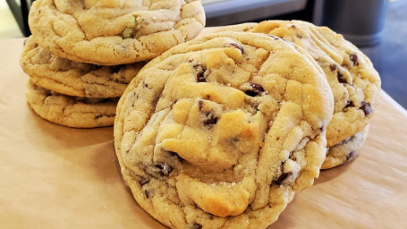 1/2 Dozen Manuellas Chocolate Chip Cookies