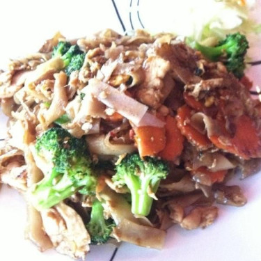 Chef Manee's Noodle (Pad See-Ew)