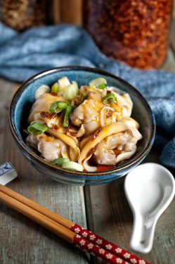 Spicy Chicken Veg Dumpling (5Pcs Hóng Yóu Chāo Shǒu (5 Lì