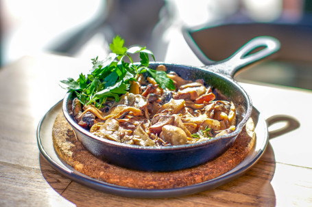 Red Wine Thyme Sautéed Mushrooms Hóng Jiǔ Xiāng Cǎo Zhǔ Mó Gū