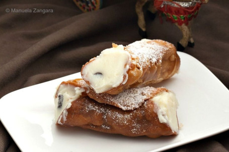 Sicilian Cannoli With Ricotta