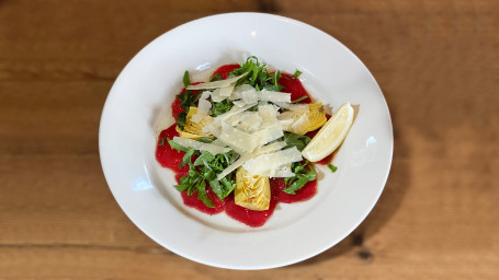 Carpaccio Di Manzo Marinato, Servito Con Rucola E Parmigiano