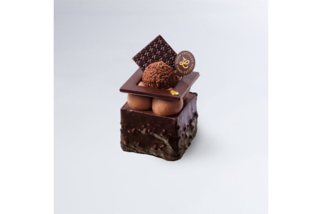 60% Hēi Zhū Gǔ Lì Ruǎn Xīn Dàn Gāo Royal 1976 60% Dark Chocolate Truffle Petite Cake