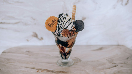 Chocolate Treatz Combo Sundae (Ferrero/Oreo)