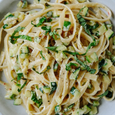 Fettuccine Z Czosnkiem I Śmietaną