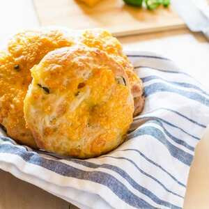 Jalapeno Cheddar Bagel