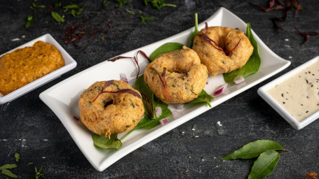 3 Medu Vada